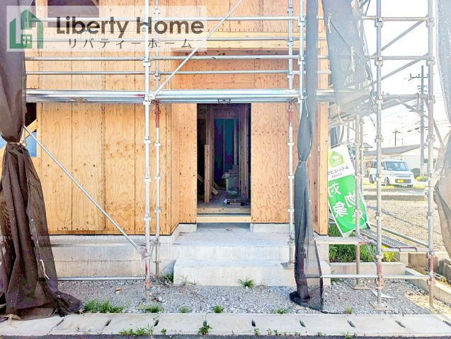 石岡市若松第8　新築戸建　2号棟のエントランス