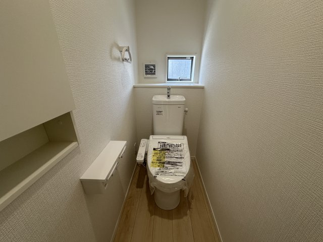 明石市大久保町谷八木新築戸建４号棟のトイレ