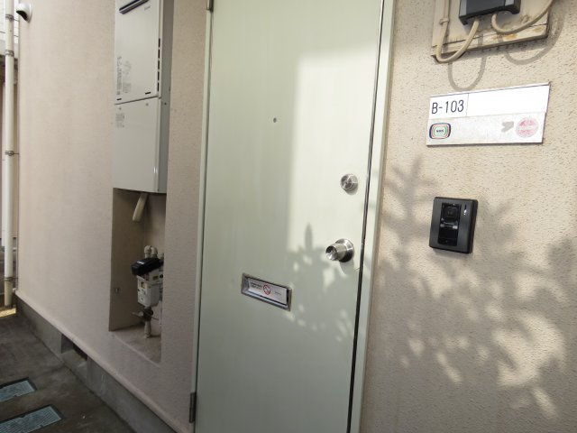 コスモプラザBの玄関