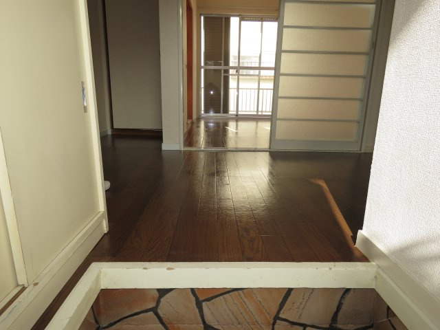 コスモプラザBの玄関