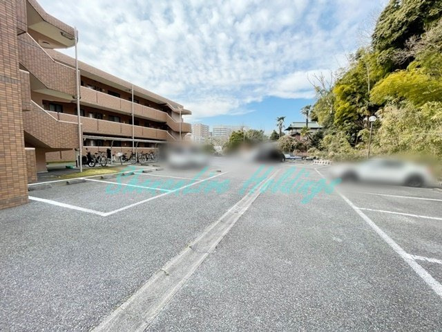 モンヴェ一ル東戸塚の駐車場