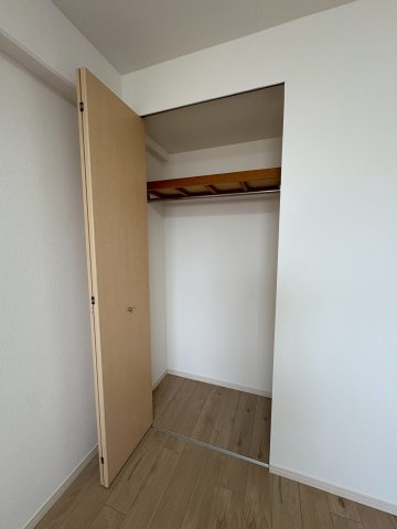 ウインヒルズジェームス山 の収納|収納付きの洋室です