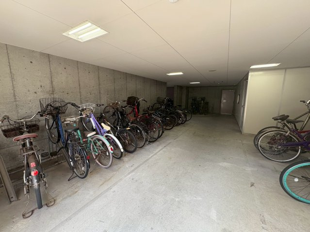 ウインヒルズジェームス山 の駐輪場