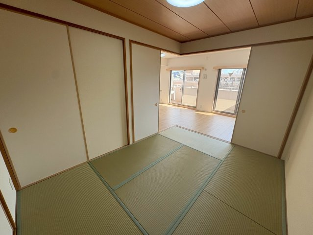 ウインヒルズジェームス山 の和室|明るい和室