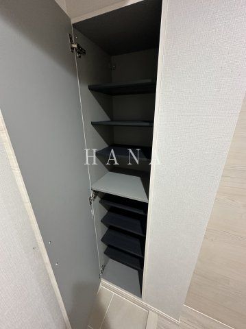 アルファコート谷在家の玄関