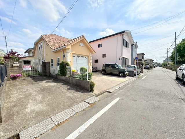 坂戸市芦山町　建築条件なし売地　東武東上線『北坂戸駅』徒歩10分　【片柳小学区】の前面道路含む現地写真