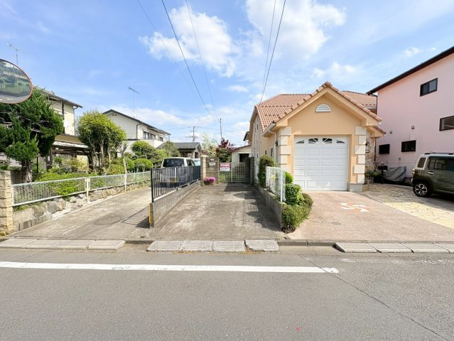 坂戸市芦山町　建築条件なし売地　東武東上線『北坂戸駅』徒歩10分　【片柳小学区】の前面道路含む現地写真