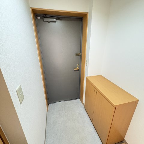 東町コーポラスの玄関