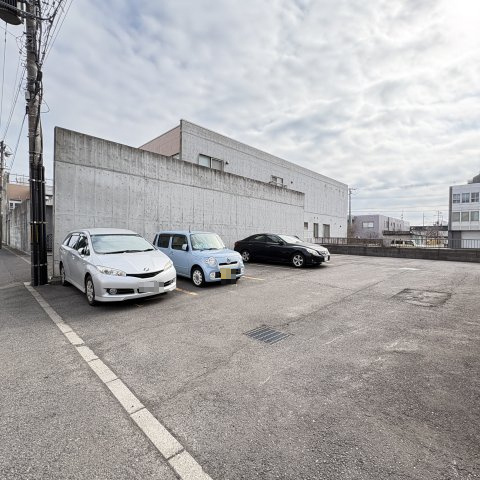 東町コーポラスの駐車場