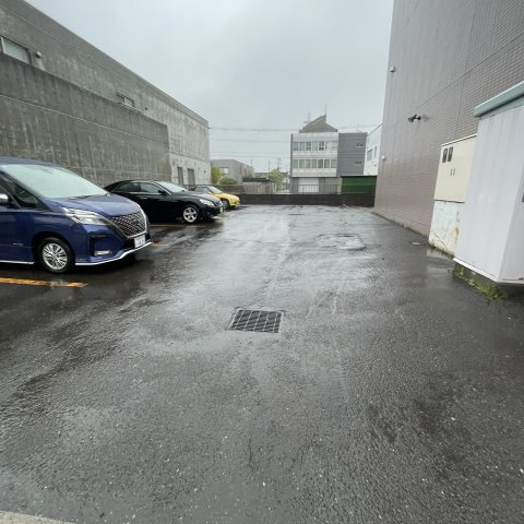 東町コーポラスの駐車場