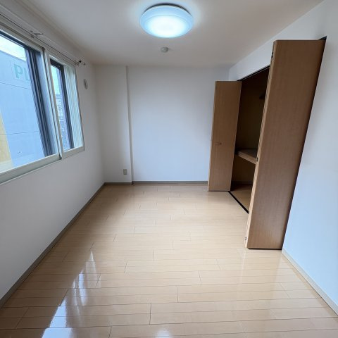 東町コーポラスの洋室