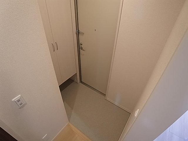 神戸市須磨区大手町５丁目のアパートの玄関