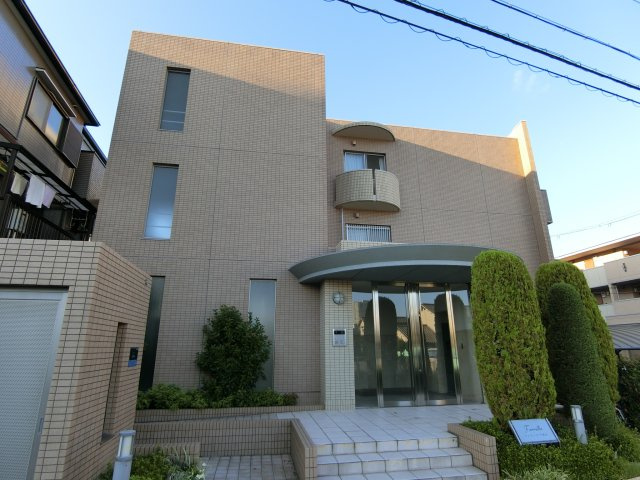 ファミーユ千里丘の外観