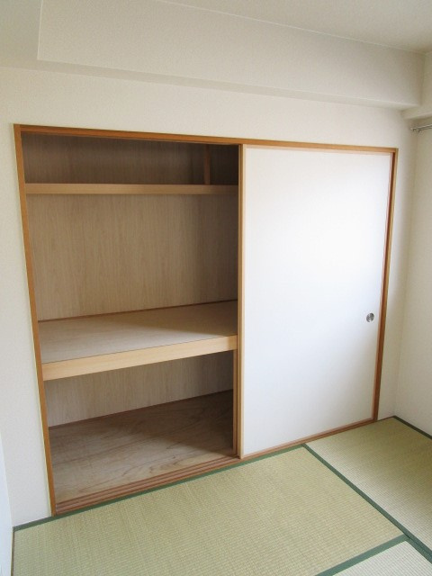 ファミーユ千里丘の収納