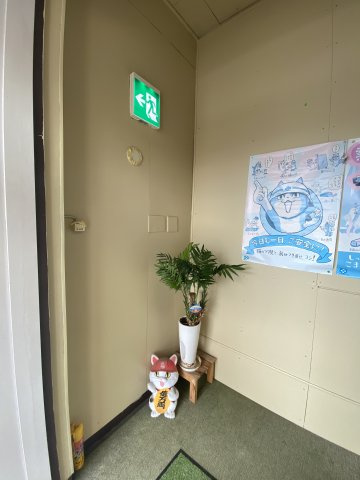有限会社　まなびやビルのロビー