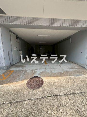 ロイヤル神戸池田広町の駐車場