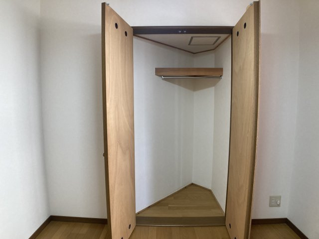 エーデルハイム藤井マンションの収納|幅広のクローゼット収納