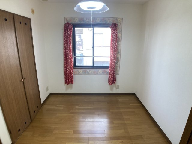 エーデルハイム藤井マンションの内装|ベッドルームに丁度良いサイズの室内