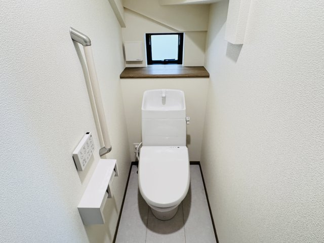 松戸市秋山新築戸建のトイレ|温水洗浄暖房便座つきトイレ
