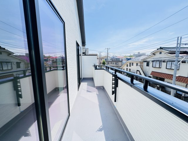 松戸市秋山新築戸建のバルコニー|南向きワイドバルコニー・日当たり良好♪