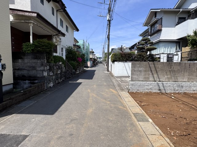 松戸市秋山新築戸建の前面道路含む現地写真|南側前面道路