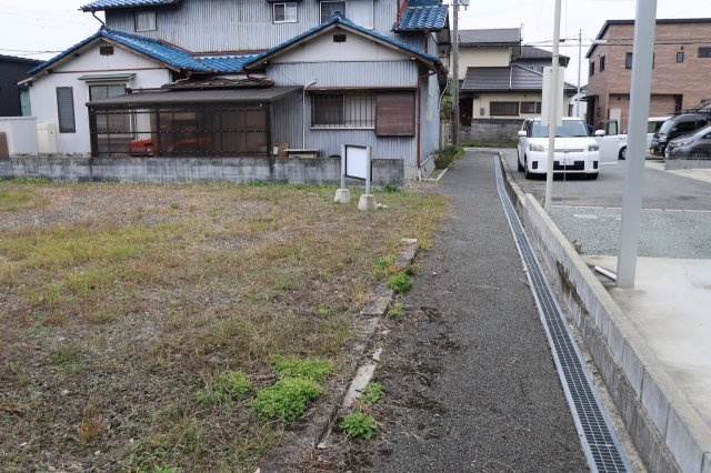 揖保郡太子町馬場 　売地の前面道路含む現地写真