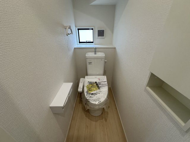 明石市大久保町谷八木新築戸建５号棟のトイレ