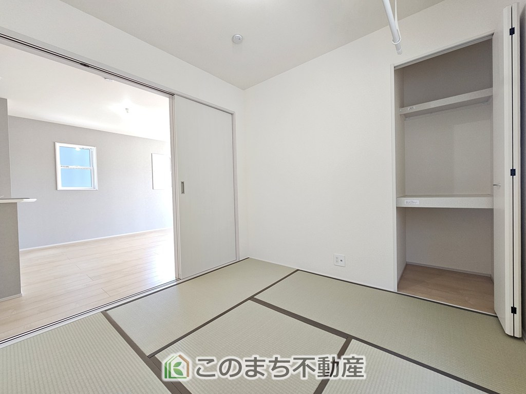 LiveleGarden.S第1栃木都賀町平川の和室|お子様のお昼寝にも便利な和室です。大きな窓から暖かな日差しが差し込みます♪