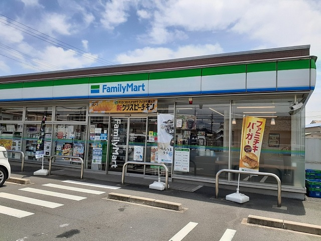 エムアンドエフの周辺