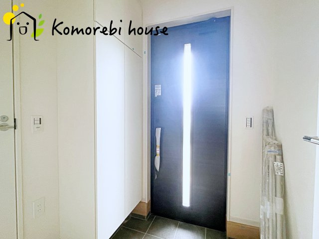 北足立郡伊奈町　1期　新築一戸建て　CRAFT PIT　02の玄関|毎日通る玄関はこちらです