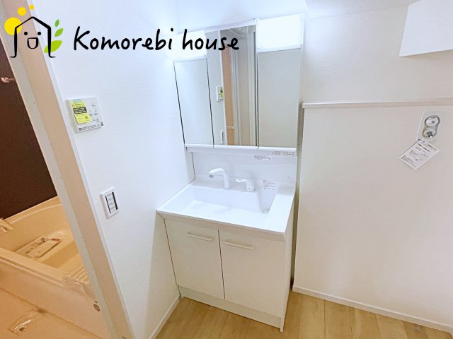 北足立郡伊奈町　1期　新築一戸建て　CRAFT PIT　02の独立洗面台|朝の支度にも助かる、独立の洗髪洗面化粧台