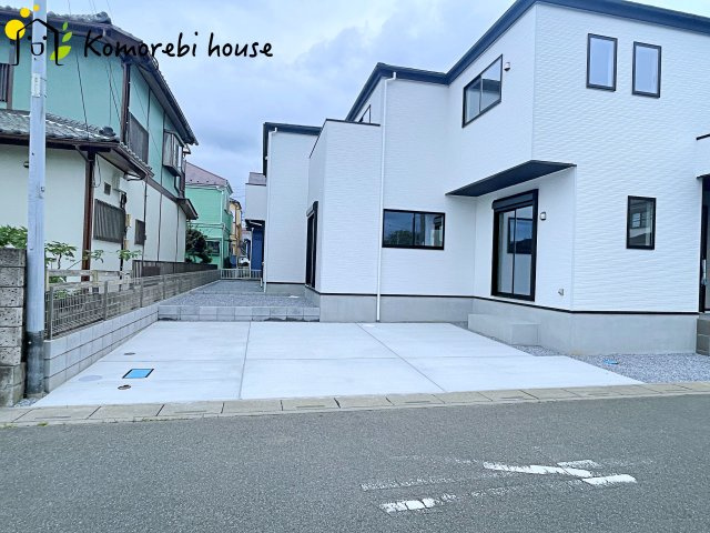 北足立郡伊奈町　1期　新築一戸建て　CRAFT PIT　02の駐車場|駐車場の用意があります