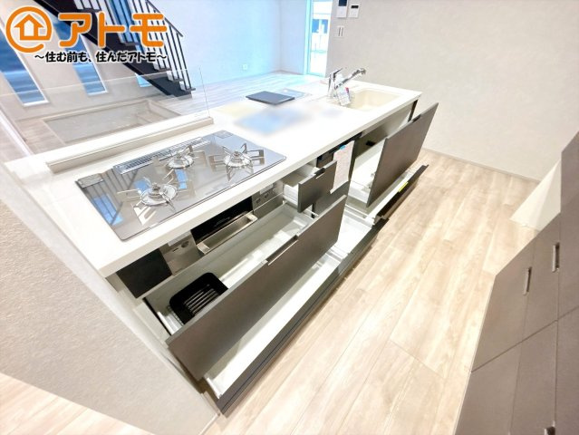 【キッチン】 | 沼津市東沢田　新築一戸建て　1号棟 | 設備充実♪お手入れらくらく♪収納豊富♪使い勝手の良いキッチンです！