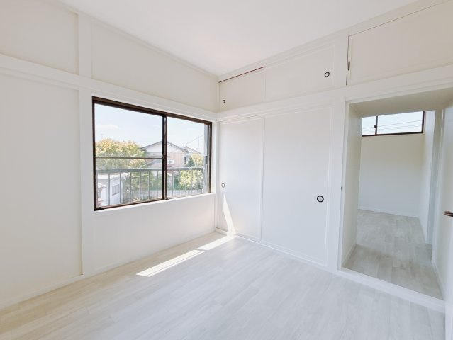 【中古戸建】高崎市浜川町の洋室|■2階洋室｜ナチュラルカラーの床です。模様替えなどとても楽しく工夫できます♪陽当たり、風通しもとても良いので毎日快適な生活スタートです！子供部屋にも良いですね♪