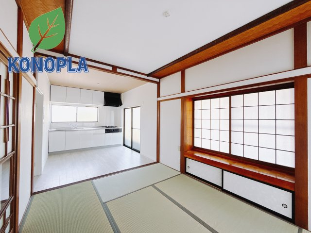 【中古戸建】高崎市浜川町の居間・リビング|■リビング｜大きい窓からあたたかいたっぷりの光が入ります♪開放的な空間で毎日をもっと快適に(*＾＾*)