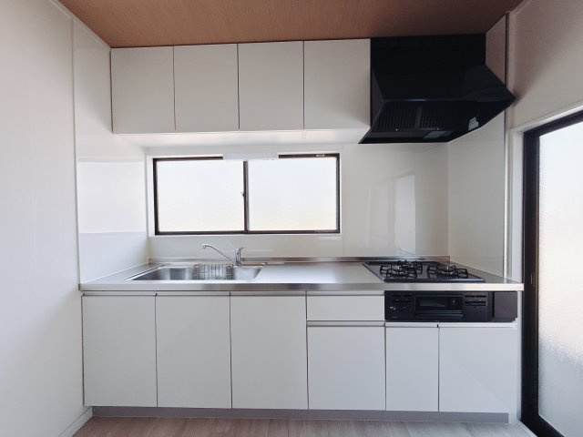 【中古戸建】高崎市浜川町のキッチン|■キッチン｜全スライド式収納キッチン♪お皿や鍋の出し入れもラクラクです（＾＾）！
