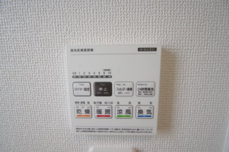 【冷暖房・空調設備】 | 【仲介手数料無料！！】稲城市東長沼　新築戸建て（全17棟）9号棟　5677万円 | 浴室暖房・乾燥・換気・涼風