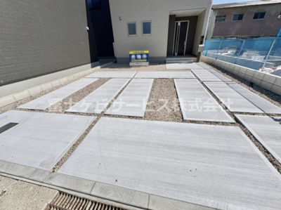 【駐車場】 | 豊川市幸町 2期 新築一戸建て 3号棟 | 車をお持ちの方に嬉しい駐車場付きの物件です