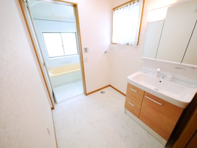 東金市南上宿　中古戸建の独立洗面台|オール電化 IH エコキュート JR東金線東金駅徒歩約14分 平成17年9月築 駐車2台可本下水 