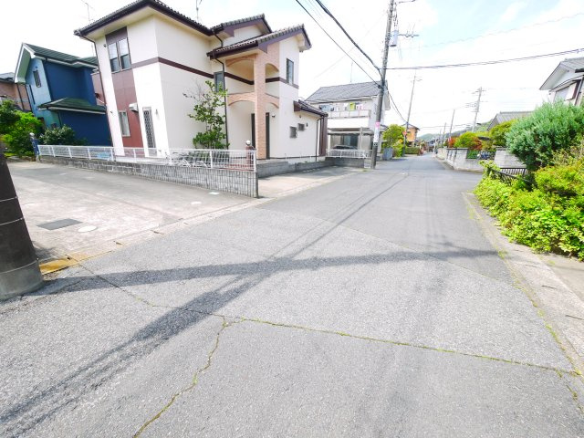 東金市南上宿　中古戸建の前面道路含む現地写真|オール電化 IH エコキュート JR東金線東金駅徒歩約14分 平成17年9月築 駐車2台可本下水 