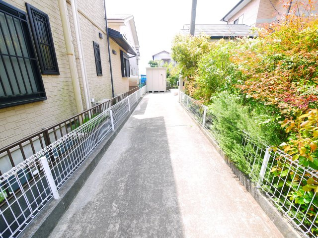 東金市南上宿　中古戸建の駐車場|オール電化 IH エコキュート JR東金線東金駅徒歩約14分 平成17年9月築 駐車2台可本下水 