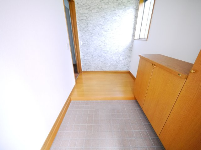 東金市南上宿　中古戸建の玄関|オール電化 IH エコキュート JR東金線東金駅徒歩約14分 平成17年9月築 駐車2台可本下水 