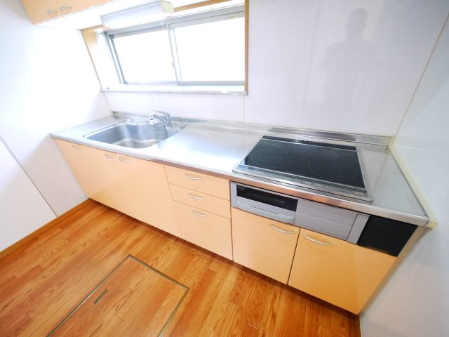 東金市南上宿　中古戸建のキッチン|オール電化 IH エコキュート JR東金線東金駅徒歩約14分 平成17年9月築 駐車2台可本下水 