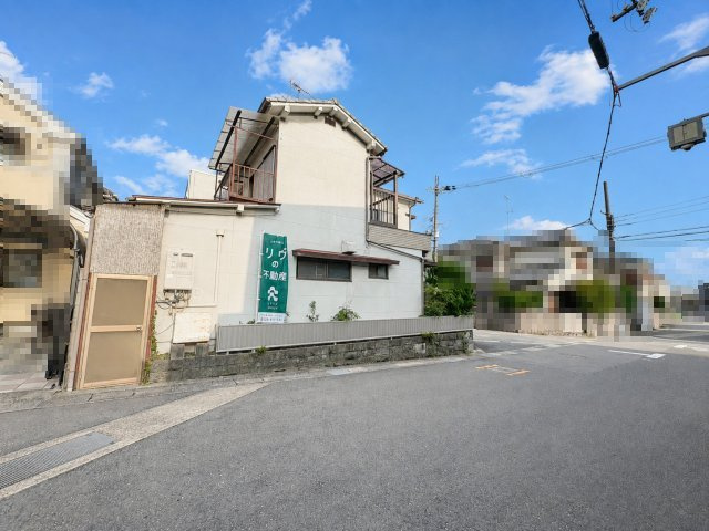 長岡京市今里彦林の前面道路含む現地写真|現地には緑色の「リヴの不動産」のぼりを設置しております。
ご見学の際はこちらを目印にお越しください！