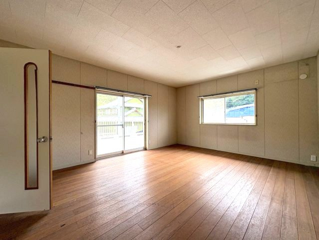三日市町貸家の洋室