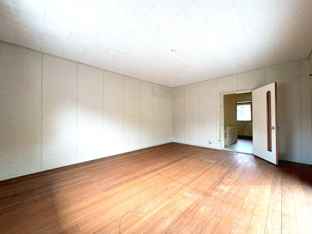 三日市町貸家の洋室