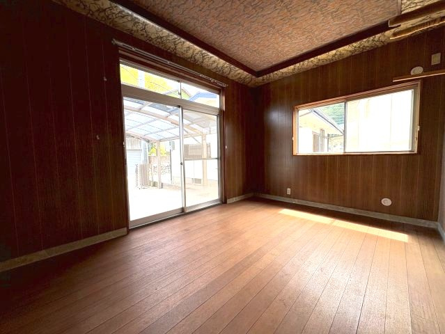 三日市町貸家の洋室