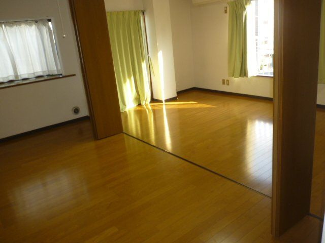 白岩ビルの居間・リビング