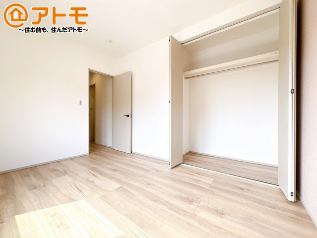 【子供部屋】 | 沼津市東沢田　新築一戸建て　2号棟 | 広々使える収納付きの洋室です♪