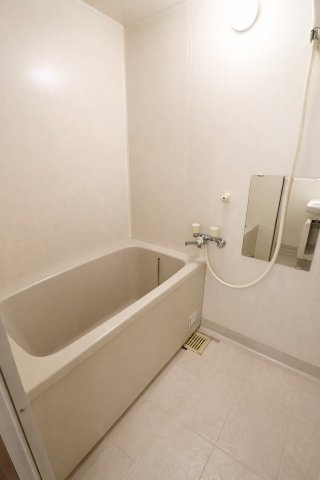 【ウィスタリア西岡】　北海道札幌市豊平区1棟投資売りマンション「」不動産投資物件」の浴室